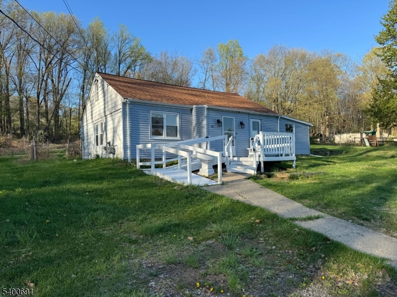 22 Spring Ln, Washington Twp., NJ 07853