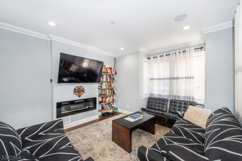 Belleville Twp., NJ 07109,403 405 Cortlandt St