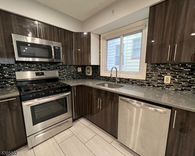 Newark City, NJ 07106,47 Smith St #1