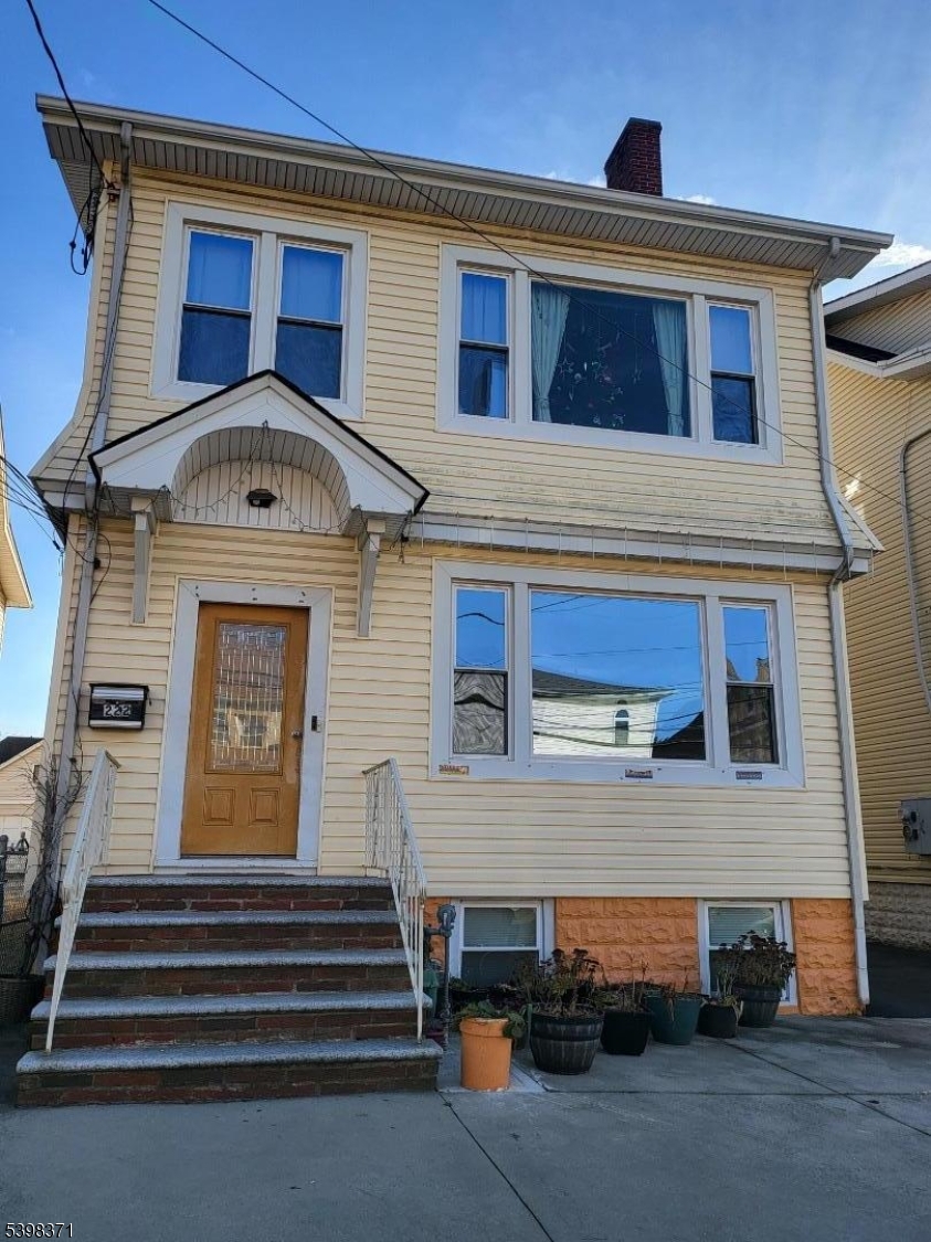 222 Vine St, Elizabeth City, NJ 07202