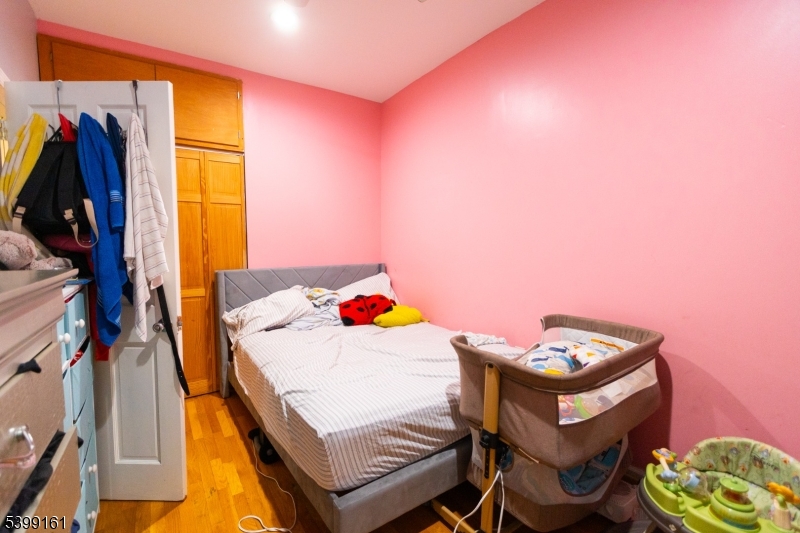 Newark City, NJ 07104,253 Clifton Ave