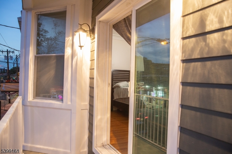 Newark City, NJ 07104,253 Clifton Ave