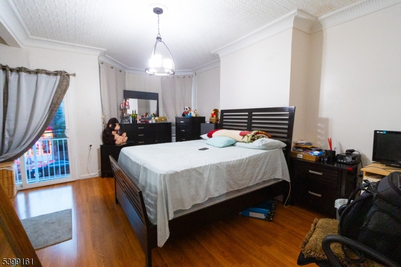 Newark City, NJ 07104,253 Clifton Ave