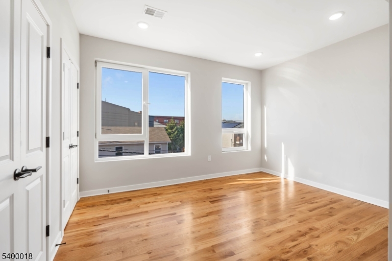 Newark City, NJ 07105,108 Fleming Ave #3