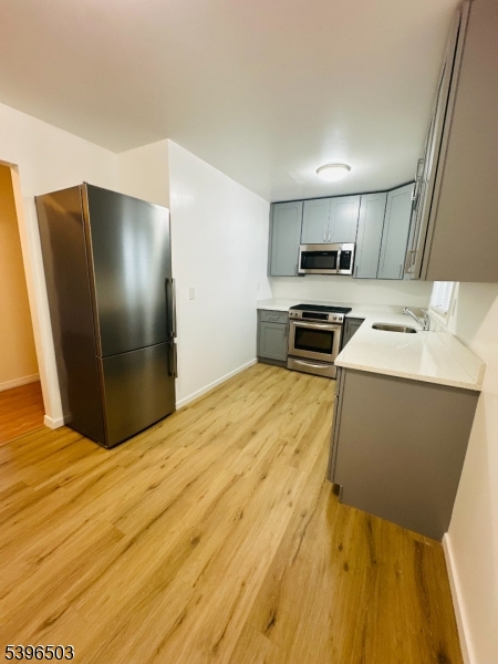 Elizabeth City, NJ 07202,460 New York Ave #4