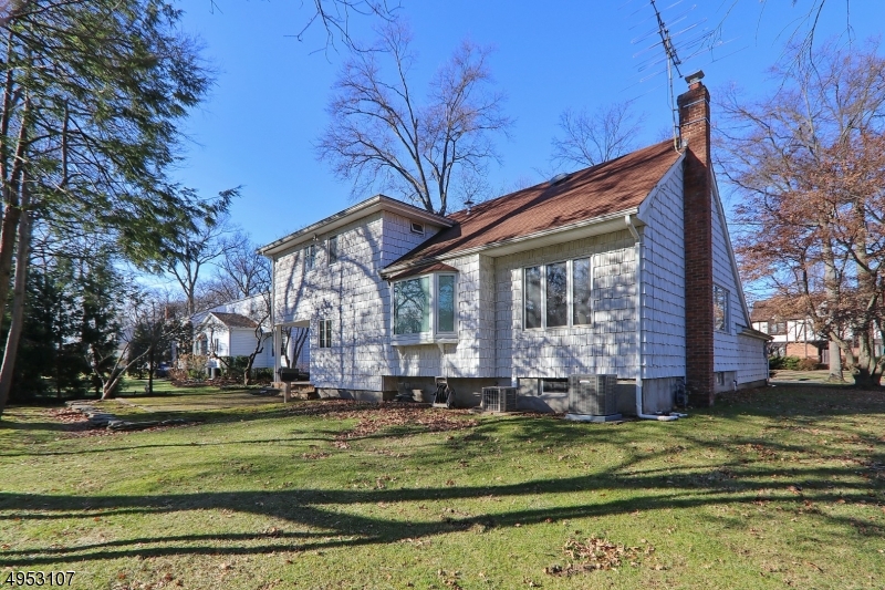 Westfield Town, NJ 07090,240 Twin Oaks Ter