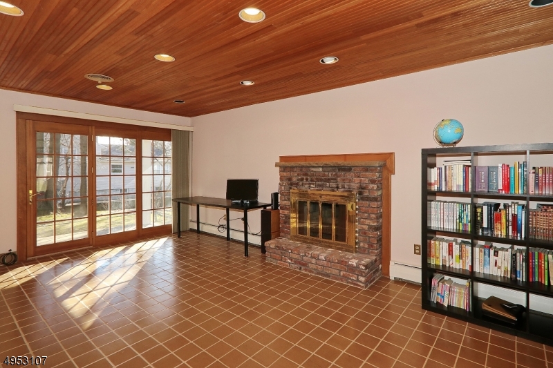 Westfield Town, NJ 07090,240 Twin Oaks Ter