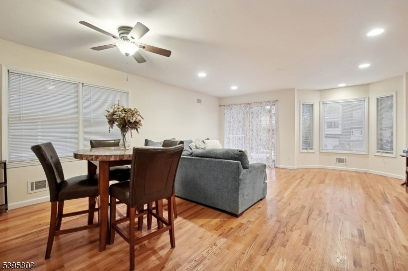 Elizabeth City, NJ 07202,433 Linden Ave