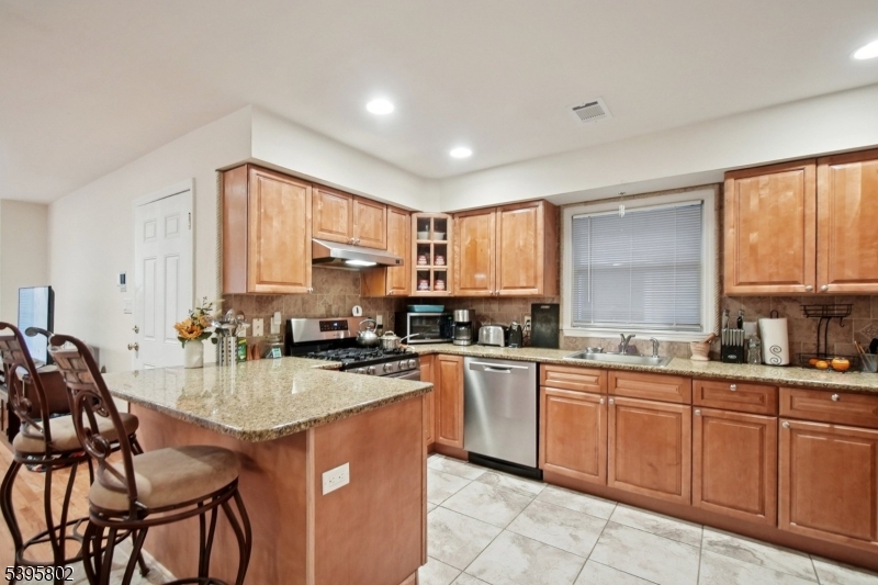 Elizabeth City, NJ 07202,433 Linden Ave