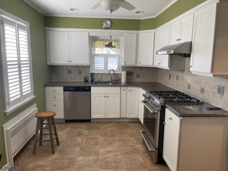 Clifton City, NJ 07011,49 Hawthorne Ave