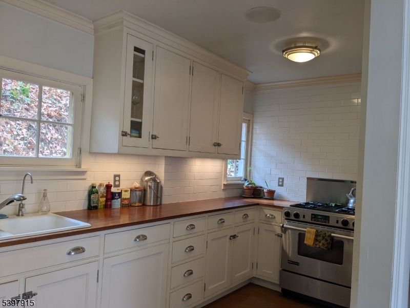 Holland Twp., NJ 08848,445 Miller Park Rd