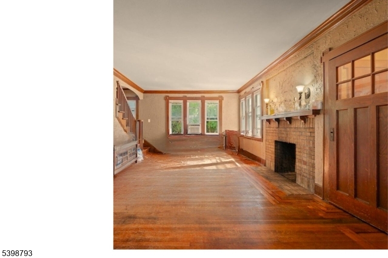 West Orange Twp., NJ 07052,21 Robertson Rd