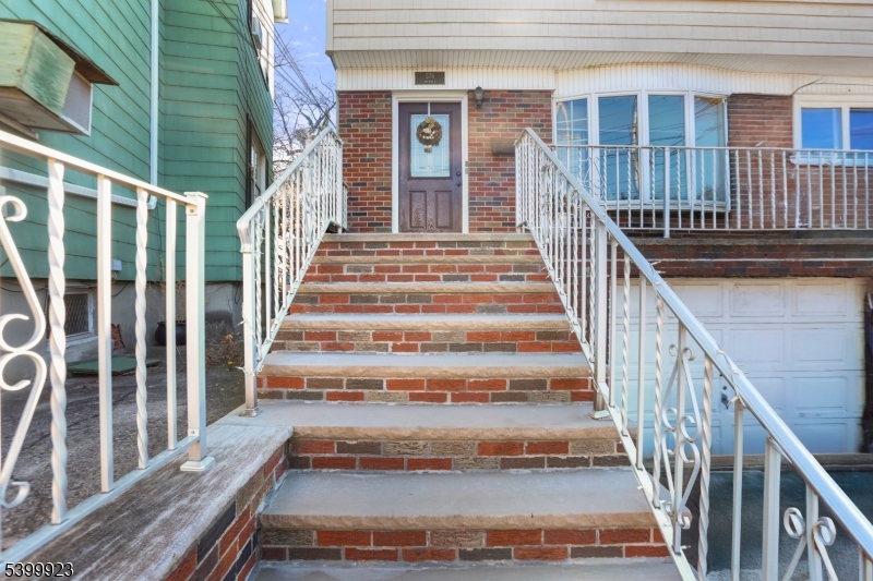 Bayonne City, NJ 07002,576 Avenue E #2