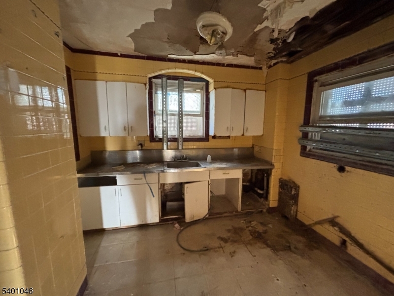 East Orange City, NJ 07018,37 Wayne Ave