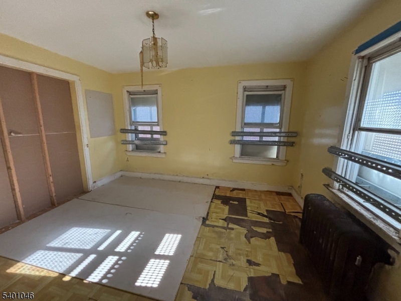 East Orange City, NJ 07018,37 Wayne Ave