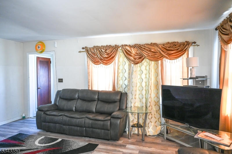 Edison Twp., NJ 08817,12 Old Post Rd