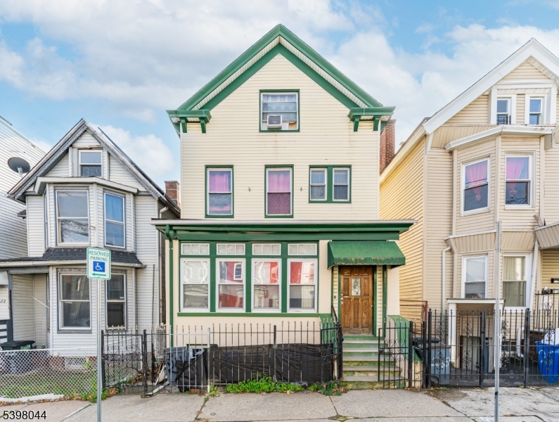 Newark City, NJ 07104,24 Taylor St