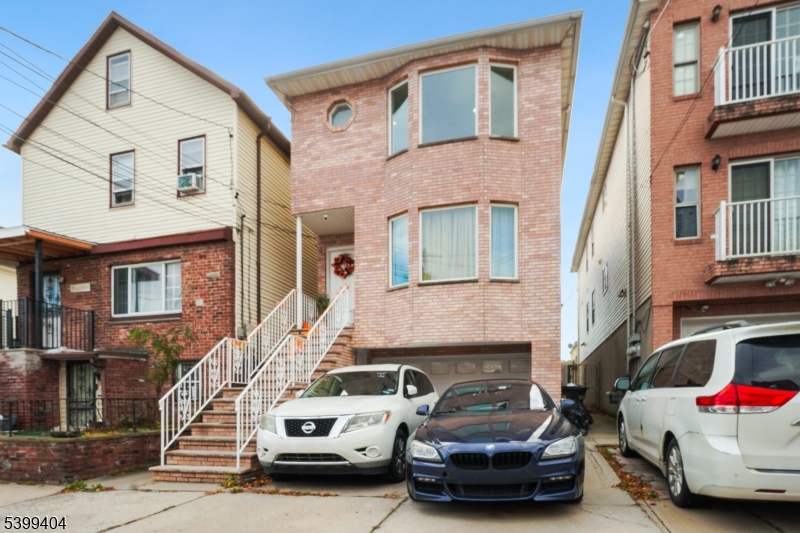 Bayonne City, NJ 07002,12 E 18Th St