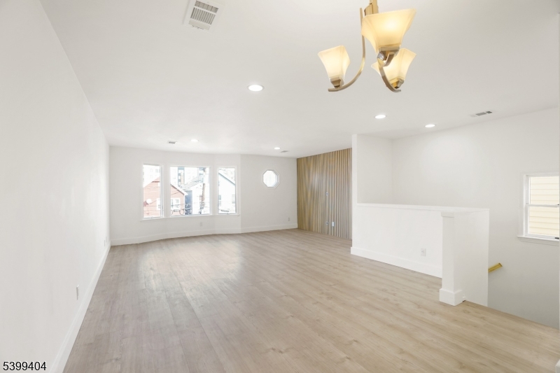 Bayonne City, NJ 07002,12 E 18Th St