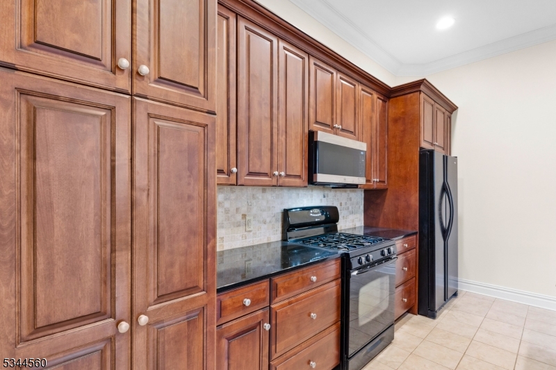 Hawthorne Boro, NJ 07506,33 Forest Ave #3C