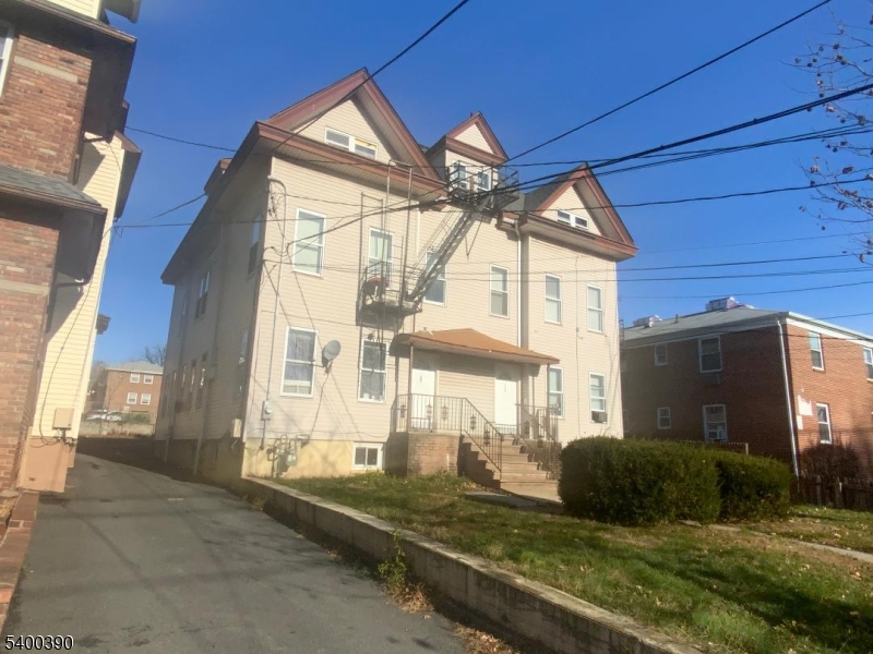 225 Murray St, Elizabeth City, NJ 07202