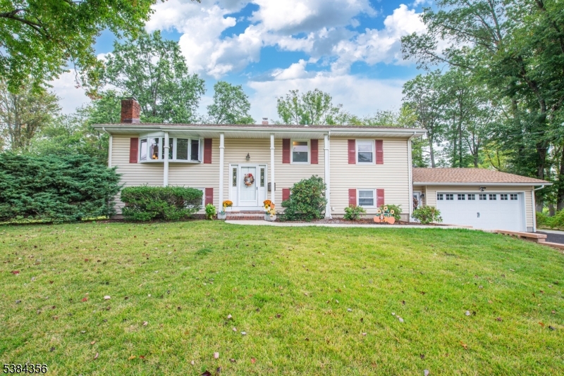 112 Fairway Dr, East Hanover Twp., NJ 07936