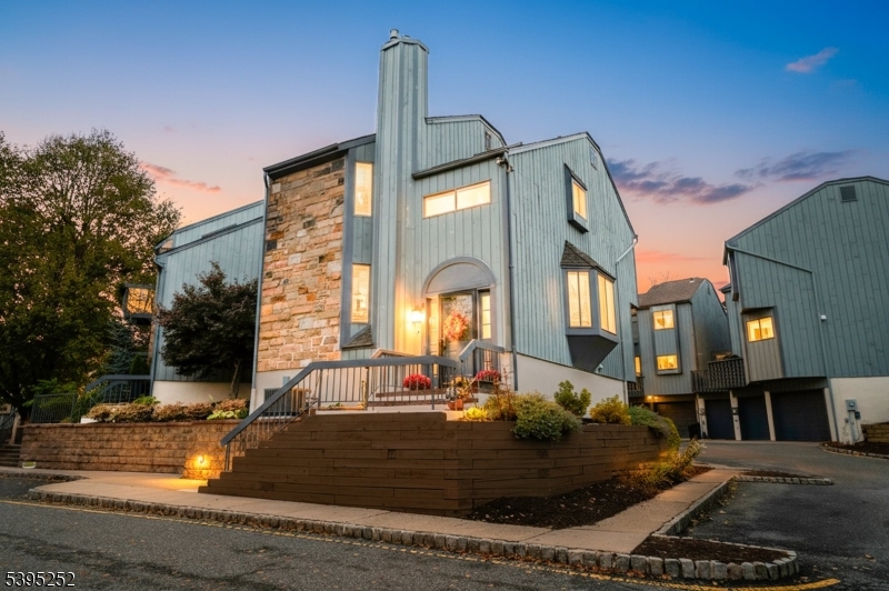 29 Trafalgar Ct, Washington Twp., NJ 07840