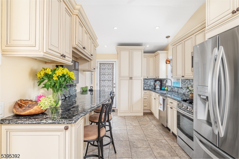 2 Canal St, Vernon Twp., NJ 07422