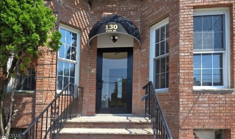 130 45th St #2, Union City, NJ 07087