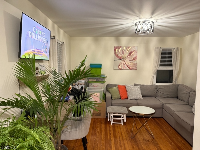 Totowa Boro, NJ 07512,5 Garfield Pl #2