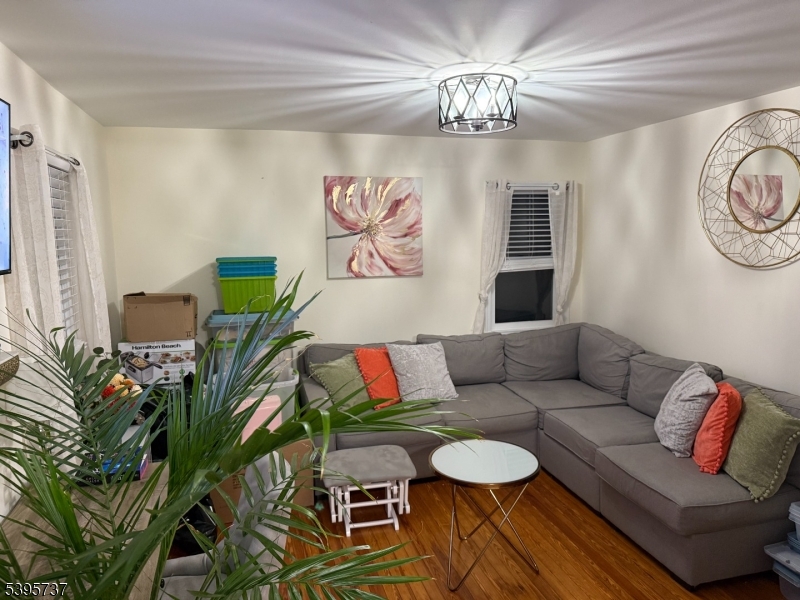 Totowa Boro, NJ 07512,5 Garfield Pl #2