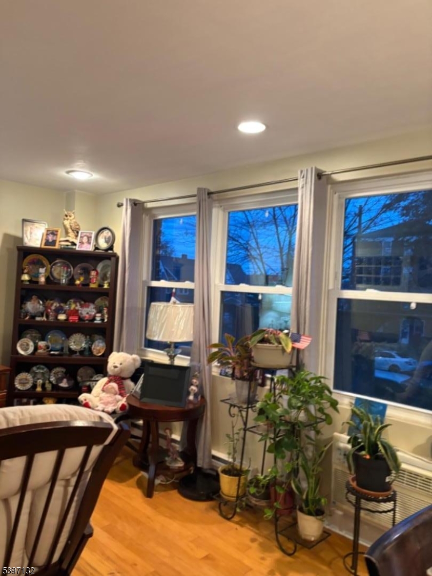 Elizabeth City, NJ 07202,821 Jersey Ave #1L