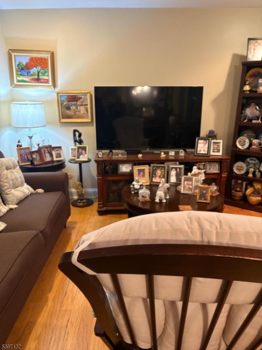 Elizabeth City, NJ 07202,821 Jersey Ave #1L