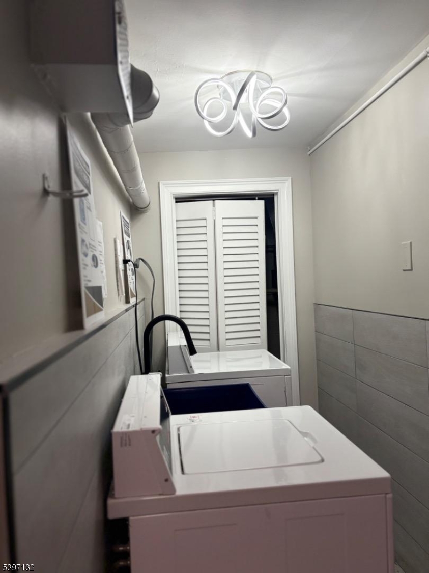 Elizabeth City, NJ 07202,821 Jersey Ave #1L