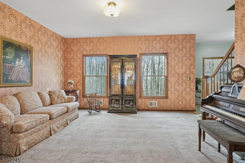 Lebanon Twp., NJ 08826,2 Country Ln