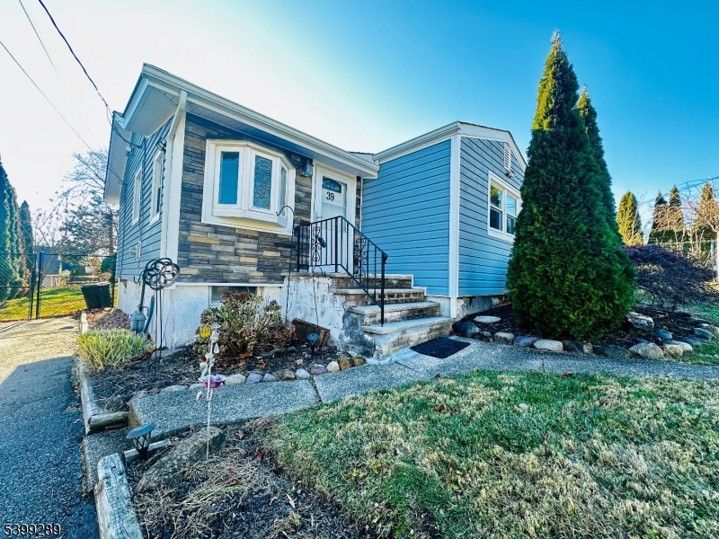 39 Chesapeake Ave, Parsippany-troy Hills Twp., NJ 07034