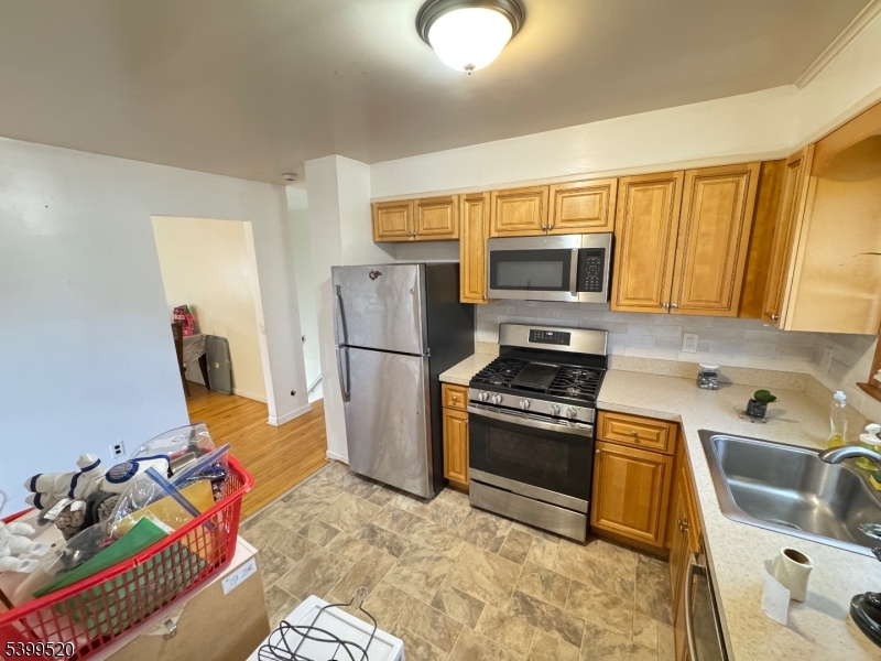 Rahway City, NJ 07065,910 Randolph Ave