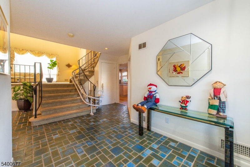 Clifton City, NJ 07013,24 Malcolm Ct