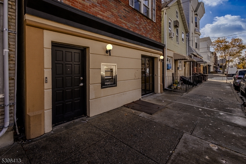 Newark City, NJ 07105,198 Jefferson St