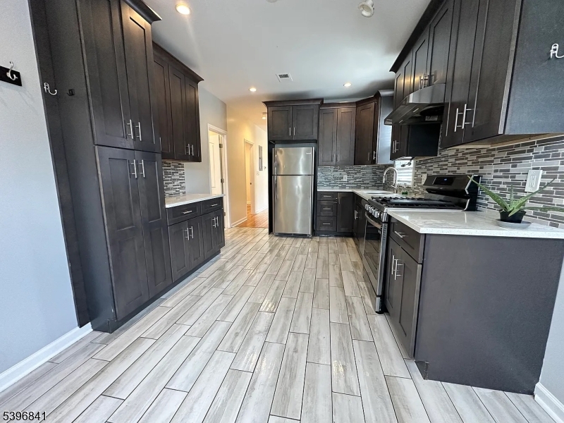 Elizabeth City, NJ 07201,652 Van Buren Ave