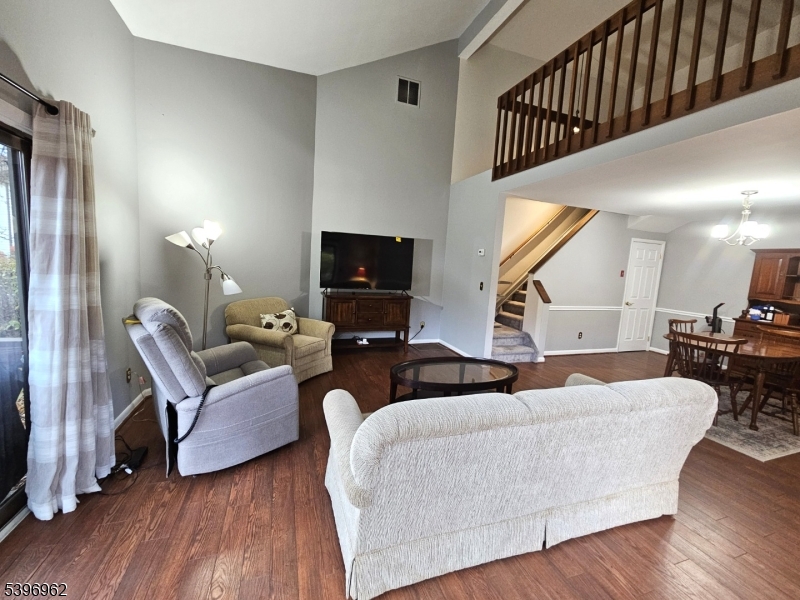 Hampton Twp., NJ 07860,2 Sparrow Ci