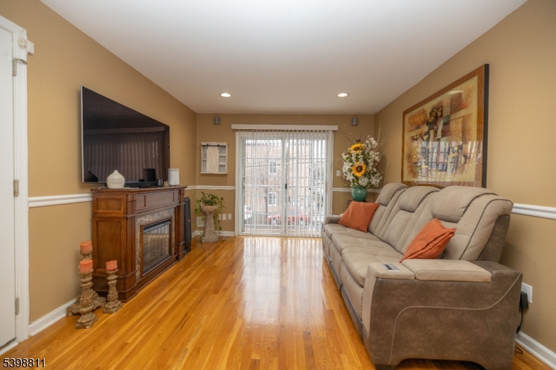 Elizabeth City, NJ 07206,663 S Park St