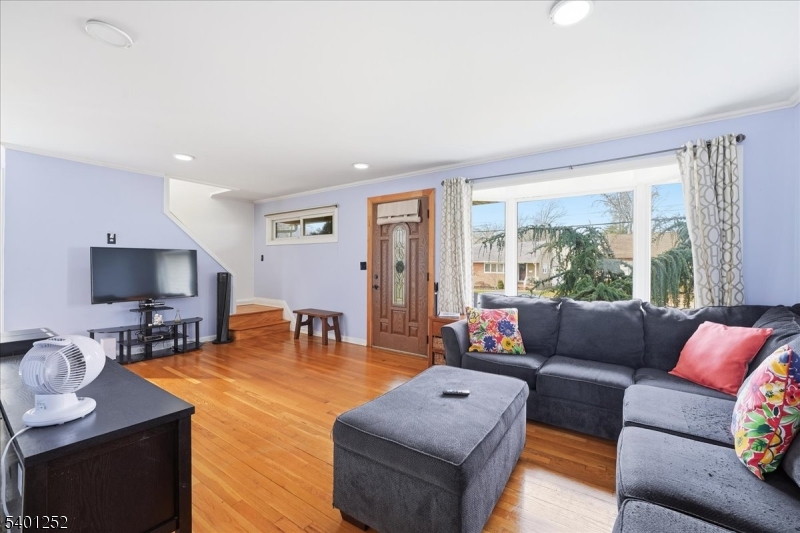 Linden City, NJ 07036,527 Birchwood Rd