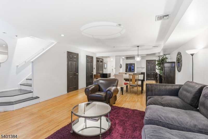 South Orange Village Twp., NJ 07079,17-25 Church St #6