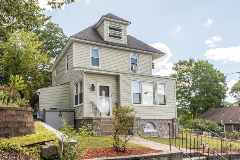 24 Livingston Ave, Dover Town, NJ 07801