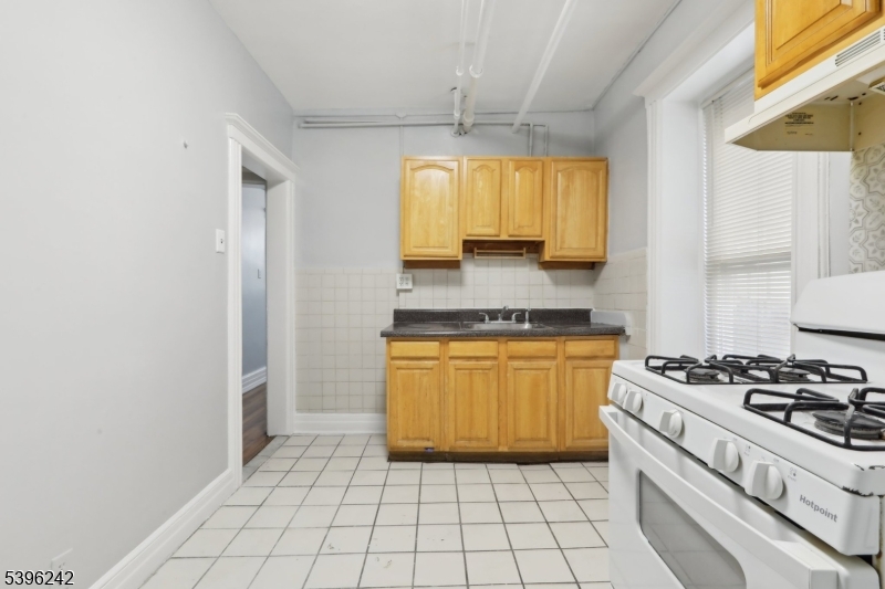 Jersey City, NJ 07304,162 Fairview Ave