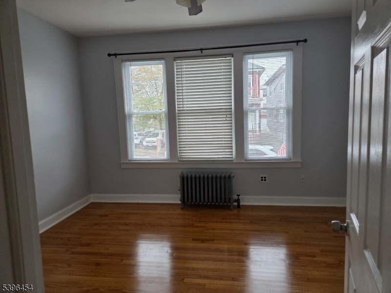 Newark City, NJ 07112,292 Leslie St #1R