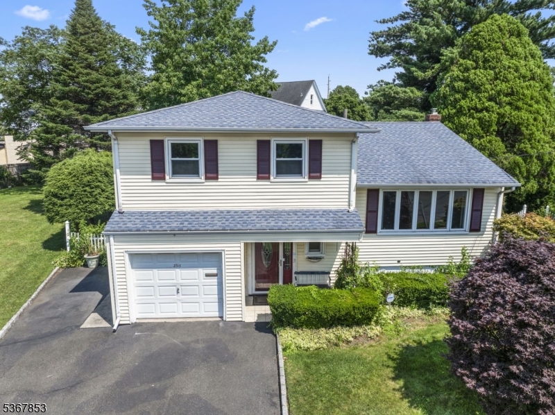 Rahway City, NJ 07065,2315 Desisto Dr