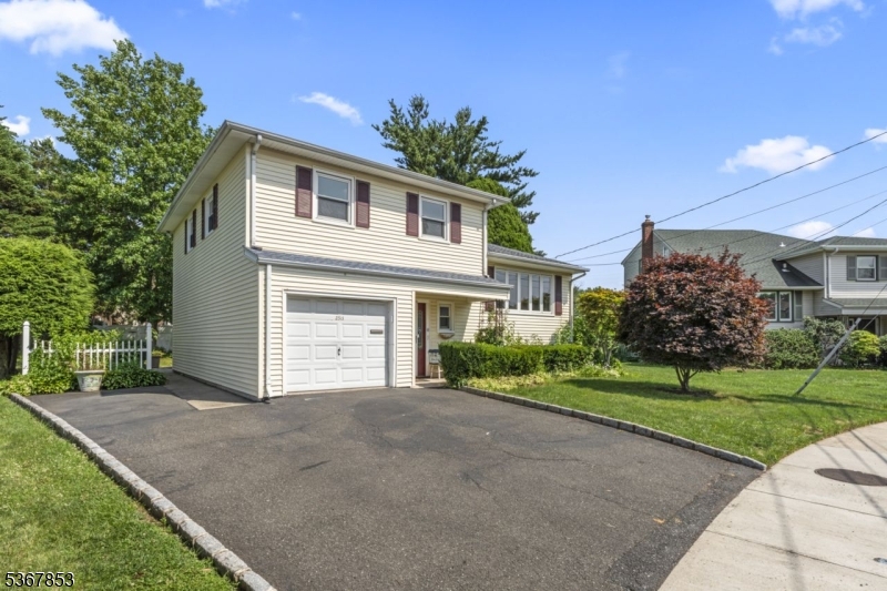 Rahway City, NJ 07065,2315 Desisto Dr