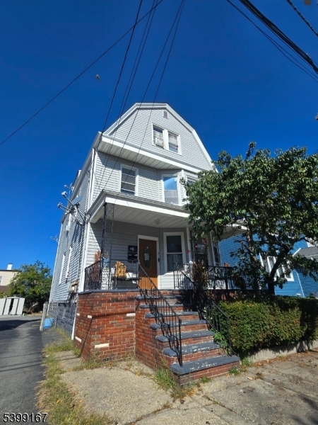 Kearny Town, NJ 07032,251 Highland Ave